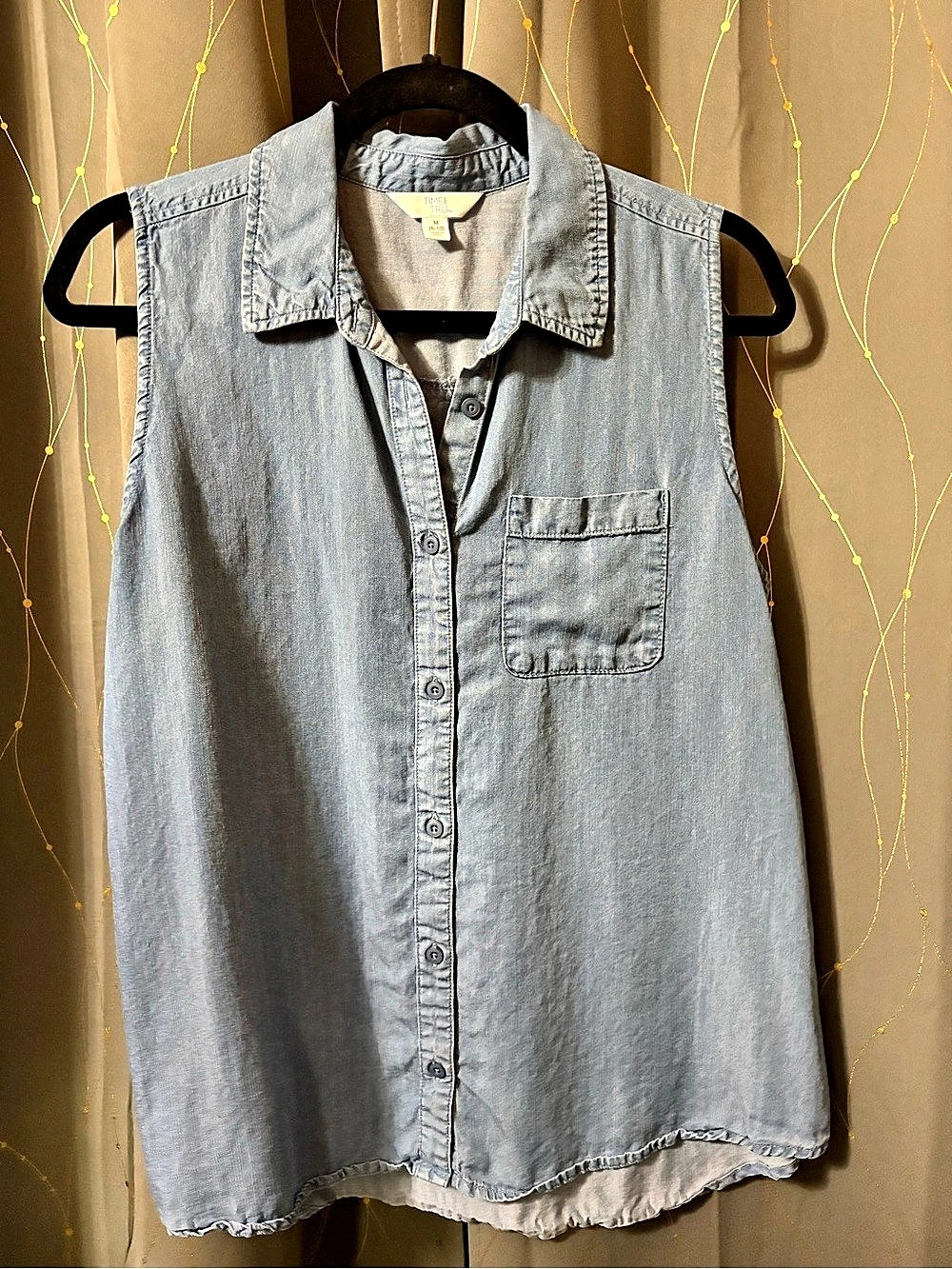 Time and Tru Sleeveless Chambray Button-Up Shirt Blue Medium